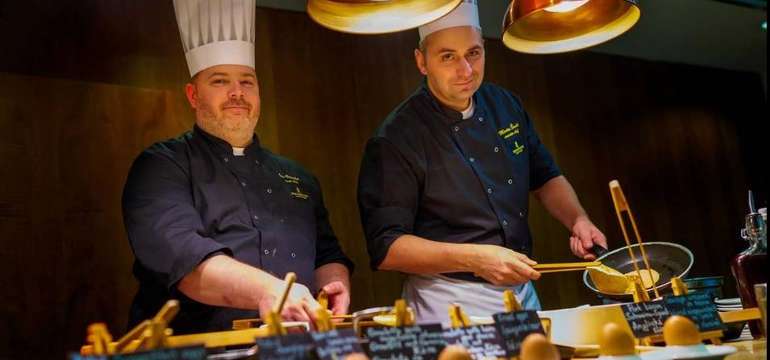 Základom gastronómie sú tu čerstvé produkty dodávané miestnymi farmármi