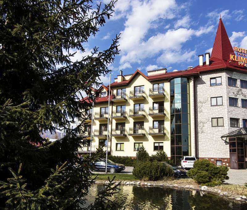 Hotel Muszyna*** a hotel Klimek**** (na fotke) sú od seba vzdialené len pár krokov