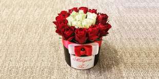 Kvetinový box ruží podľa vlastného výberu farby