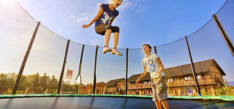 Detský zábavný raj - preliezky, trampolíny, šmýkačky, lanová pyramída a ešte viac!