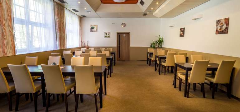 Každé ráno vás čeká bufetová snídaně v příjemném prostředí hotelové restaurace
