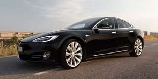 Zažite jazdu, akú ste ešte nezažili na Tesle v modeli S 90D