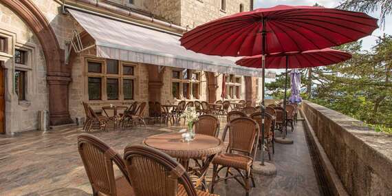 Romantický pobyt na Smolenickom zámku s polpenziou a prehliadkou zámku/Smolenice