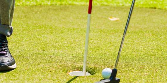 Minigolf na 27-jamkovom golfovom ihrisku Rezortu Villa 27 plnom zábavných atrakcií aj možností na oddych/Banská Bystrica - Tajov