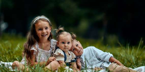 Profesionálne rodinné fotenie v exteriéri s fotografom Petrom Radváni / Košice