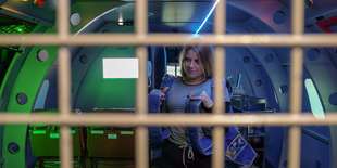 Realistický interiér lietadla, v ktorom sa odohráva escape room