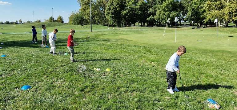Intenzívny víkendový golfový kurz v Golf Club Welten v Báči