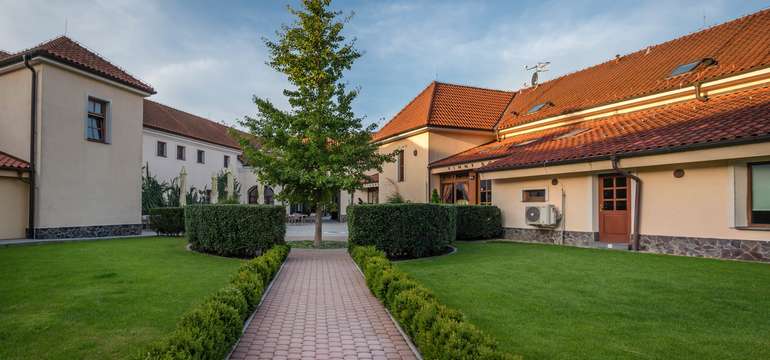 Kaštiel Chateau Krakovany so vstupom do wellness