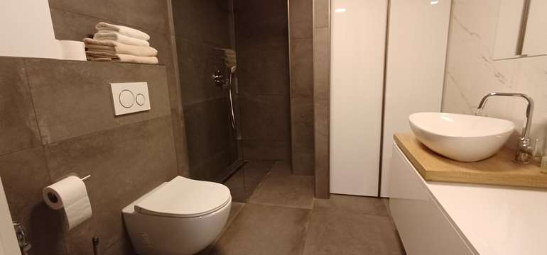APARTMÁN 1 S MANŽELSKOU POSTEĽOU (45 m²)