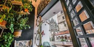 Interiér kaviarne Pogo Urban Caffé s výhľadom