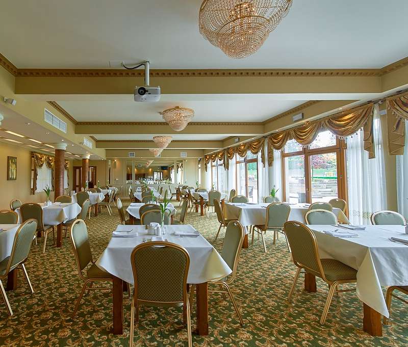 V restauraci Panorama v ECO Active Resort Pieniny se podávají snídaně, obědy a galavečeře
