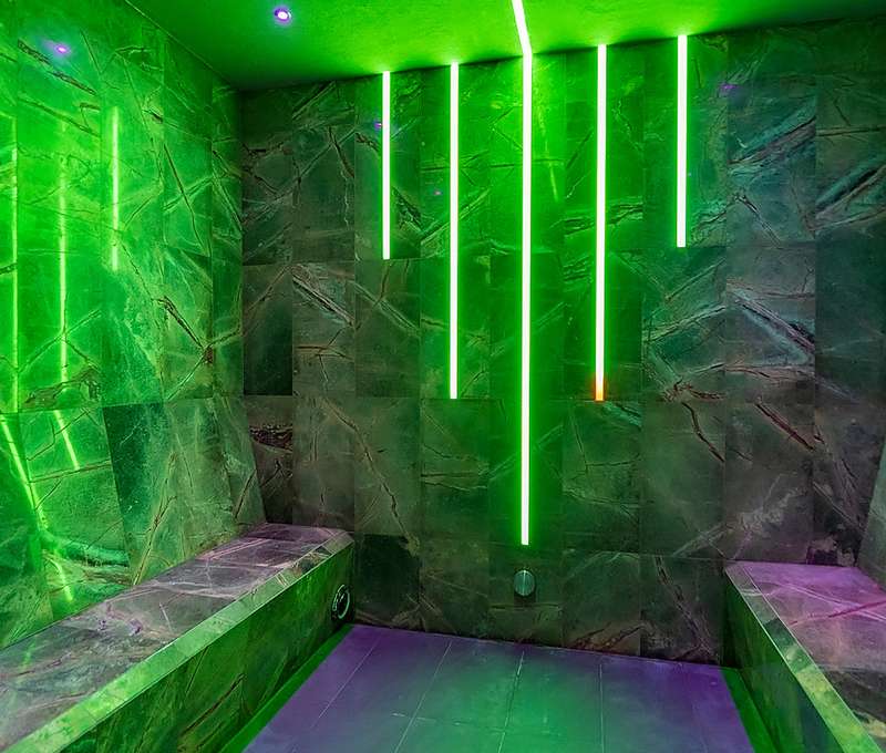 Eukalyptová sauna "Smaragdové tajomstvo" je dokonalým spojením aromaterapie a parnej sauny