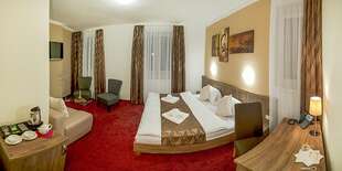 Súčasťou všetkých izieb je kúpeľňa s toaletou a priestranným sprchovacím kútom