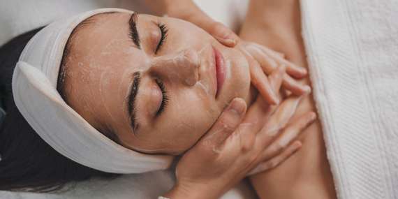 Komplexné ošetrenia Hydrabeauty pre čistú, hydratovanú a spevnenú pleť v salóne INA/Bratislava – Vrakuňa