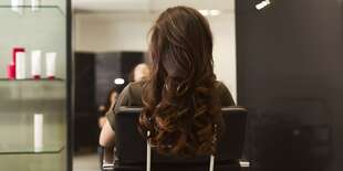 Dámsky strih, melír alebo farbenie vlasov v salóne Sakura