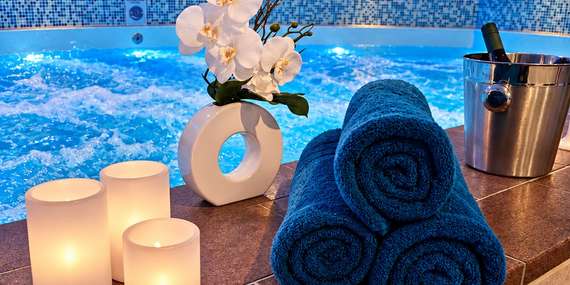 Verejný vstup do wellness a fitness alebo privátny wellness s fľašou Prosecca vo WX hoteli***/Bratislava - Devínska Nová Ves