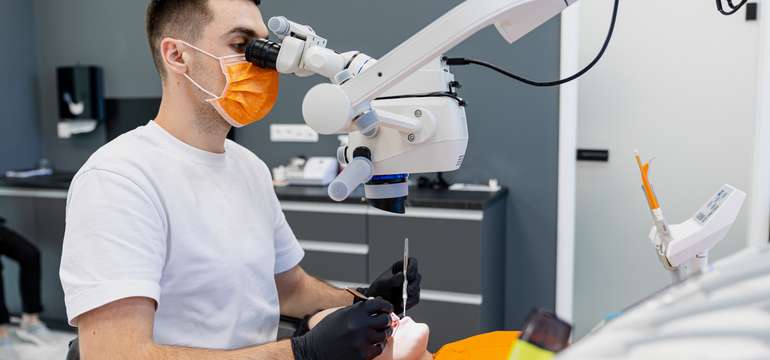 Digital Dental Clinic: vstupné vyšetrenie, dentálna hygiena, bielenie zubov
