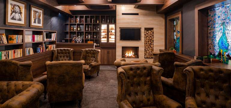 Lounge & cigar bar 