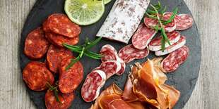 Sada 5-kilovej šunky so stojanom a nožom + klobása alebo paella