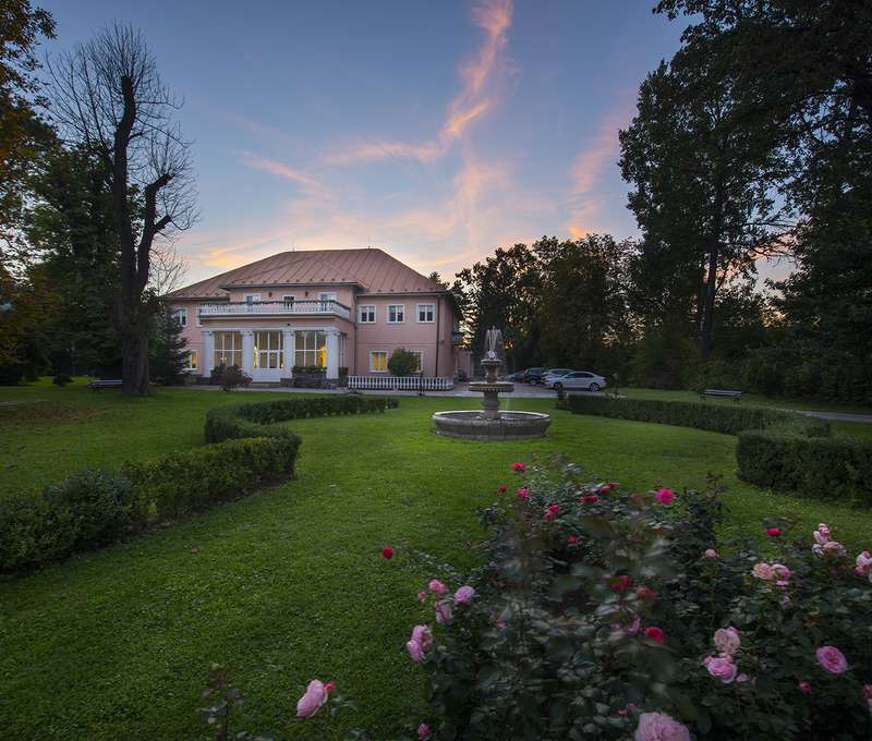 Novozrekonštruovaný Hotel Svätojánsky kaštieľ z pôvodne renesančného objektu zo 17. storočia 