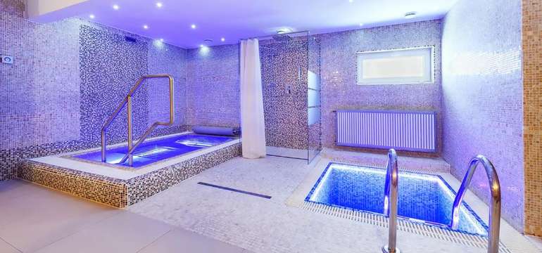 Wellness zóna so saunou a vírivkou