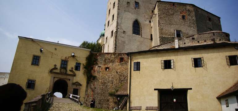 Obľúbeným cieľom výletov je hrad Buchlov