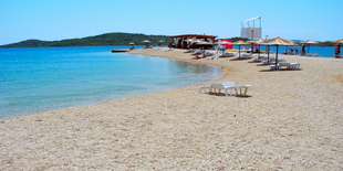 Hlavná pláž je ocenená modrou vlajkou za čistotu a kvalitu