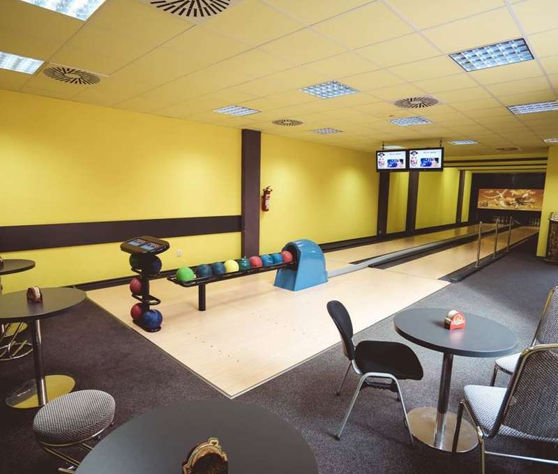 Prověřte svou šikovnost při hodinové hře bowlingu, kterou máte v rámci balíčku v ceně