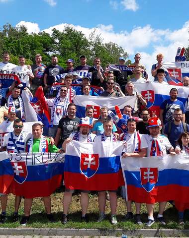 Darujte zážitok so zájazdmi na Futbaltour.sk a HokejTour.sk