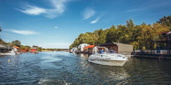 Jedinečný zážitok: Plavba motorovým člnom po Dunaji s fľašou sektu až pre 7 osôb - možnosť plavby aj do Viedne/Bratislava – Dunaj