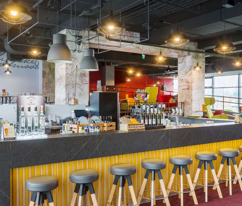 Hotelový bar na chvíľku pri dobrom drinku