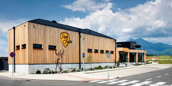 Hamburgery s hranolčekmi a omáčkou podľa vlastného výberu v reštaurácii Rock Farm vo Veľkej Lomnici/Vysoké Tatry - Veľká Lomnica