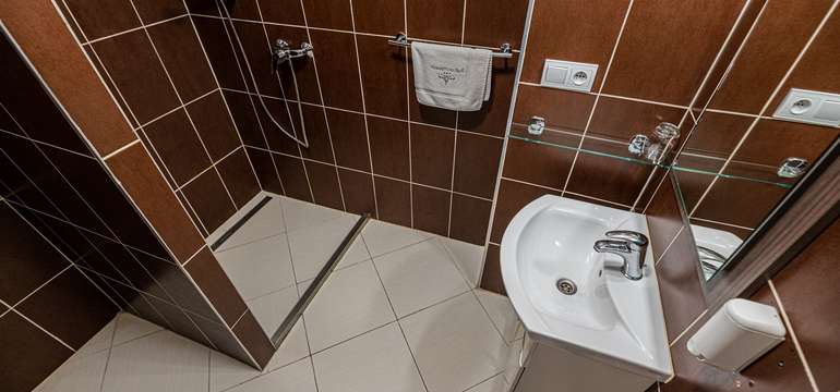 Všetky izby sú vybavené vlastným hygienickým zariadením (s vaňou alebo sprchou)