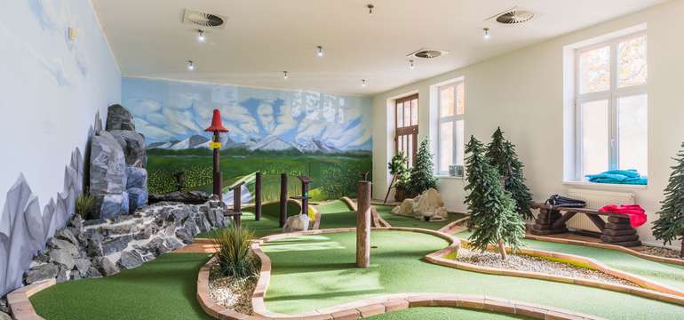 Pobyt s raňajkami, fľašou vína a krytým 18-jamkovým minigolfom, len pár minút od AquaCity Poprad
