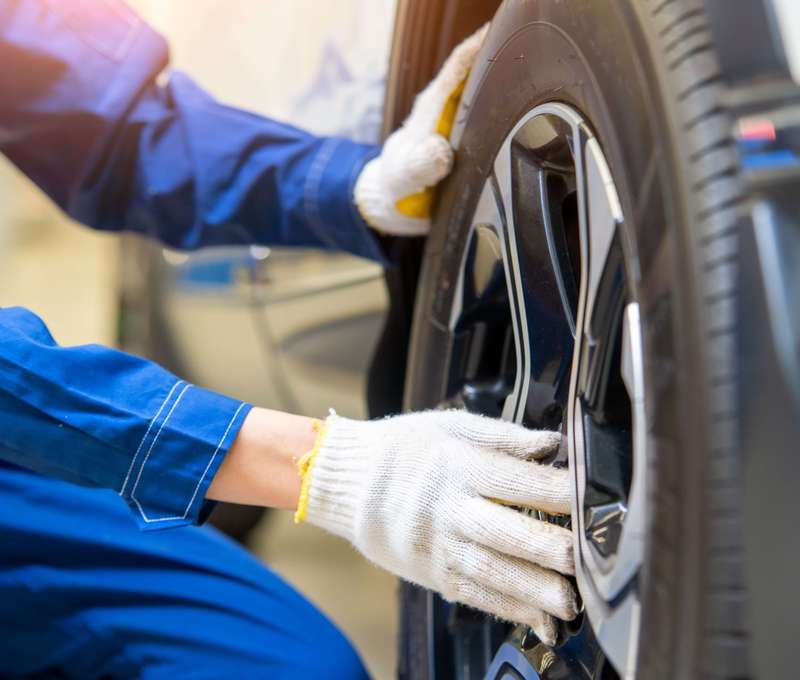 Kompletné prehodenie alebo prezutie pneumatík s vyvážením