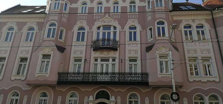 V historickej budove na Štúrovej 12