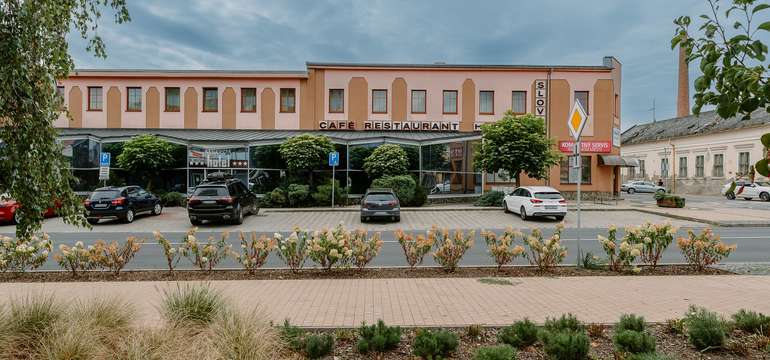 Hotel Slovan*** s raňajkami v srdci Lučenca