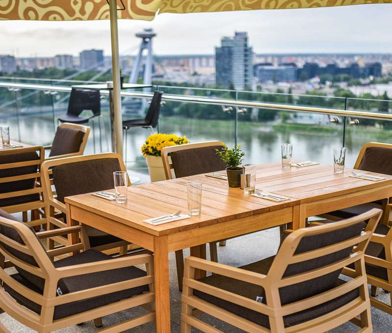 Výhľad z terasy Restaurant Parlament 