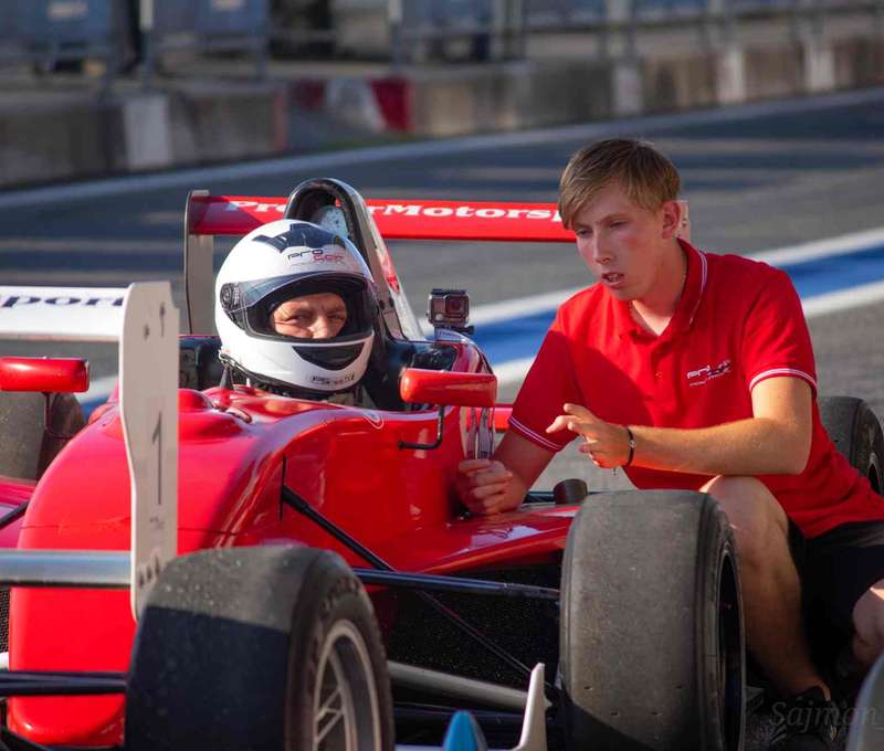 Pilotujte pretekársku formulu na letisku v Žiline 