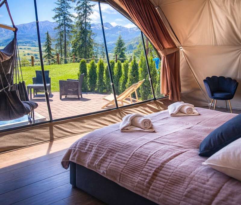 Peak Glamp s vlastní venkovní vířivkou a snídaní