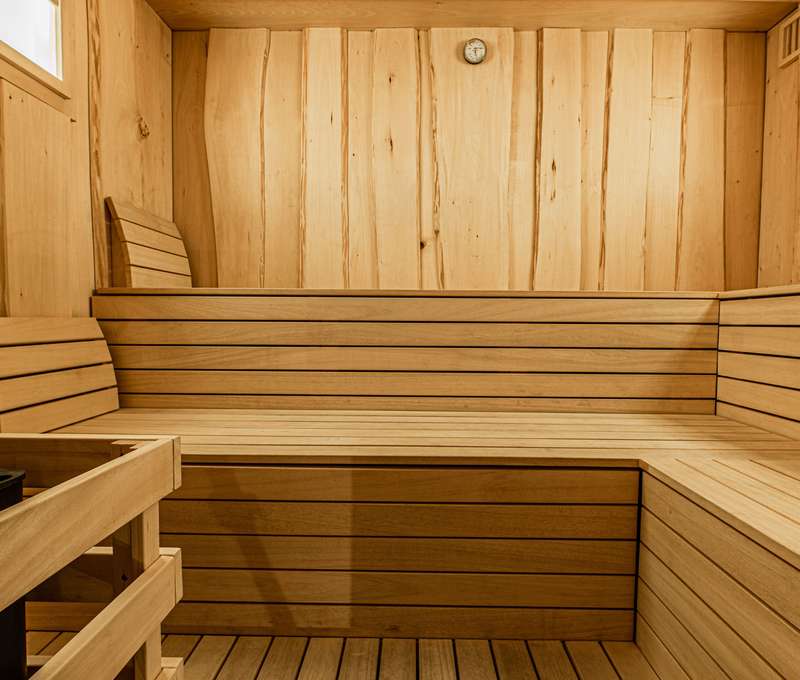 Sauna, fitness, klubovňa, detské ihrisko, nádherná vínna pivnica a mnoho ďalších služieb 