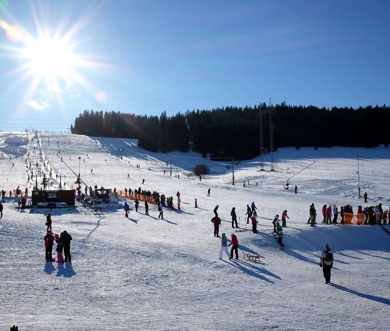 V Snowparku Lučivná si môžete zajazdiť na 1,5 km lyžiarskych a 3 km bežeckých tratí
