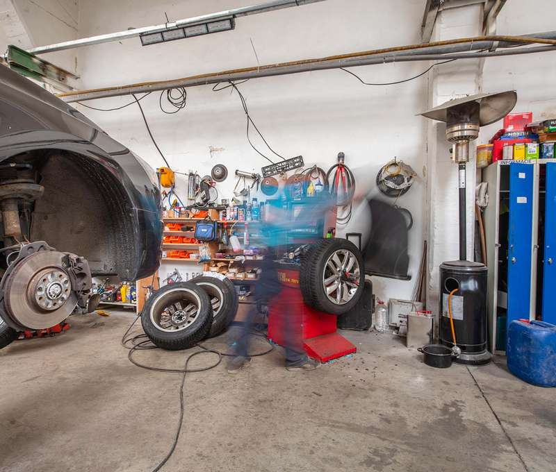 Priestory pneuservisu Autogarnet na Trnavskej ceste 102 v Bratislave