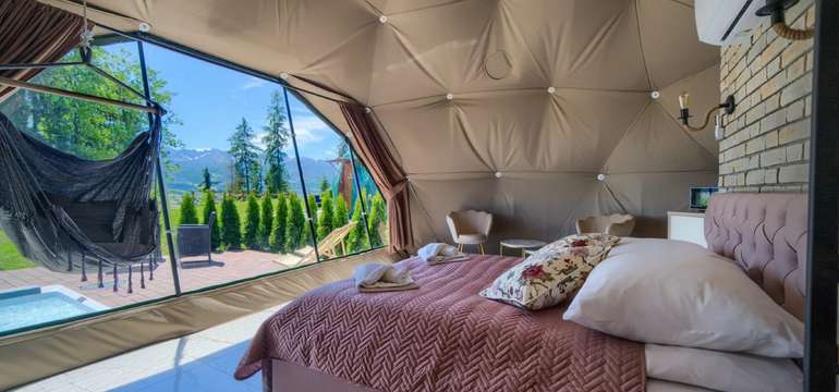 Romantický glamping s vlastní venkovní vířivkou jen kousek od Zakopaného
