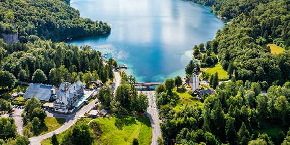 4-hviezdičkový hotel Jezero len 100 m od slovinského Bohinjského jazera s raňajkami a bazénom / Slovinsko - Bohinjské jazero