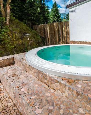 Wellness (fínska, parná sauna a infrasauna, vonkajšia vírivka)