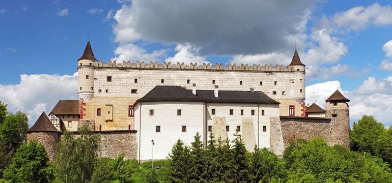 Zvolenský zámok sa týči kúsok od hotela Poľana***