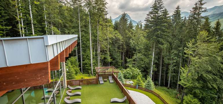 Rodinný hotel Rozsutec*** sa nachádza v prekrásnom prostredí Národného parku Malá Fatra