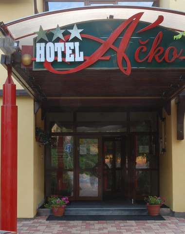 Hotel Áčko*** nájdete v Ružomberku, ktoré leží v prekrásnom prostredí hôr