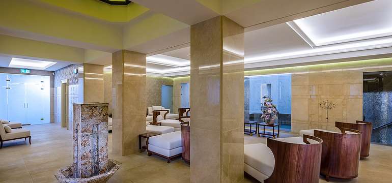 Royal Bath v Hoteli ROYAL PALACE*****